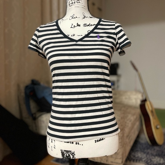 EUC Women’s Size Small Ralph Lauren Stripe V-neck Tee With Logo Embroidered - Picture 3 of 10